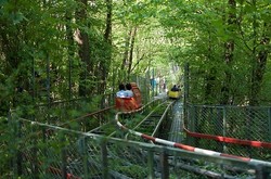 Keren! Pria Ini Bikin Taman Rekreasi Seorang Diri Selama 40 Tahun