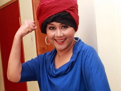 Hanya Pakai Turban, Ria Irawan Belum Mau Disebut Berhijab