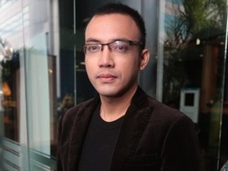 Sandy Tumiwa: April Berangkatkan Ibu Umroh, Bukan Nikah dengan Ayu