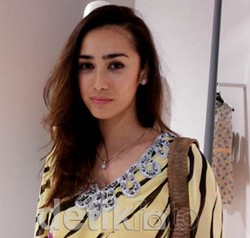 Punya Alis Tebal, Alexandra Gottardo Tak Pernah Ikut Tren Riasan Alis