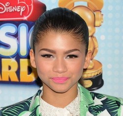 Tips Memilih Warna Alis yang Tepat Agar Tidak Terlihat Tua