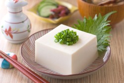 Tahu Sutera yang Lembut Enak untuk Salad hingga Puding