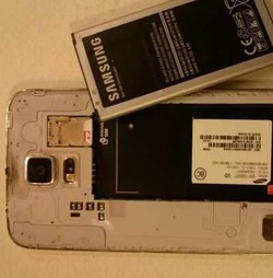 Galaxy S5 Dilaporkan Terbakar