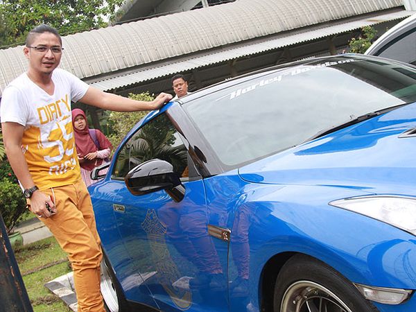 Pasha 'Ungu' dan Mobil Sport Mewahnya
