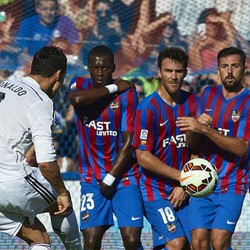 Mana Golmu dari Free Kick, Ronaldo?