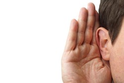 Meniup Telinga Anak yang Kemasukan Air? Risikonya Pecah Gendang Telinga