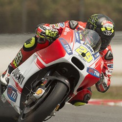 Ducati Targetkan Menangi Satu Balapan di 2015