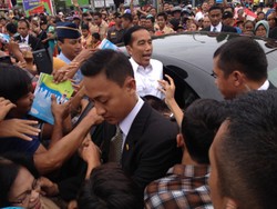 Jokowi Diserbu Ribuan Pelajar di Blora, Jawa Tengah