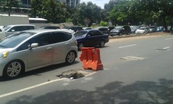 Bahaya! Besi Penutup Gorong-gorong di Jl Sudirman Hilang