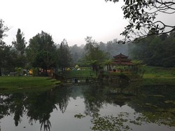Kemah Akhir Pekan di Kaki Gunung Gede