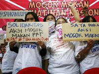 Aksi 100 Perempuan Mogok Makan untuk PRT