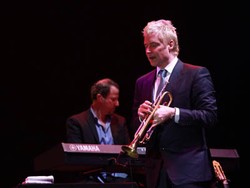 Lengkingan Jazz Penuh Cinta dari Terumpet Chris Botti