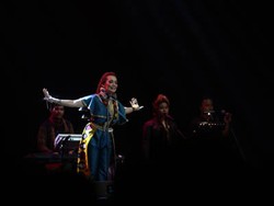 Kemerduan Bobby McFerrin dan Reza Artamevia Buka JJF 2015