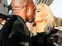 Kim Kardashian Cium Mesra Kanye West di Paris Fashion Week
