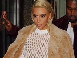 Pakai Busana Menerawang, Kim Kardashian Disebut Mirip Hotdog Ayam