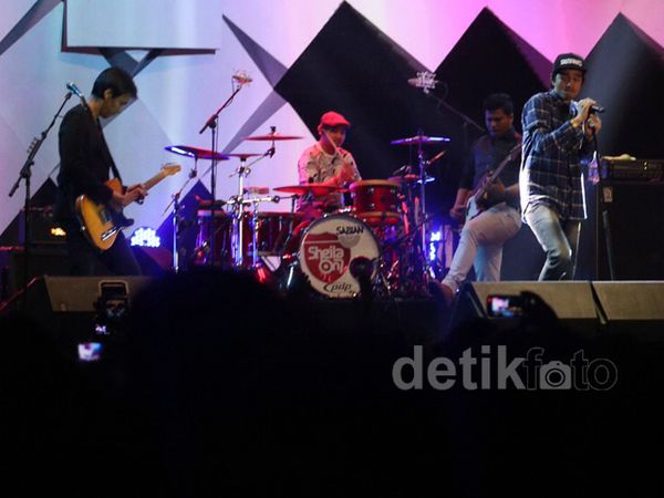 Penampilan Perdana Sheila On 7 di Java Jazz 2015