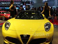 Si Seksi Alfa Romeo 4C Spider