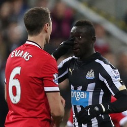 Buntut Aksi Ludah-meludah, Cisse dan Evans Dihukum Berat