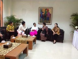 Canda Mega: Lama-lama Mbak Susi Jadi Putri Duyung