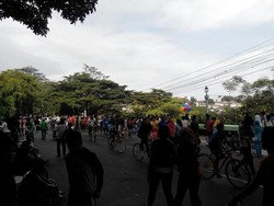 Begini Asyiknya Putri Presiden Jokowi Bersepeda di Keramaian CFD Bogor