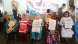 Ratusan Perempuan Antikorupsi Gelar Aksi Cuci Bersih Korupsi di Yogyakarta