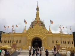 Imlek di Berastagi Ada Pagoda Keren