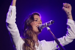 Christina Perri Ajak Selfie Penonton Java Jazz 2015