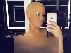 Kesal pada Hater, Amber Rose Unggah Foto Ber-lingerie di Instagram