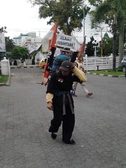 4 Tahun Jalan Kaki Keliling Indonesia, Harsono Disambut Bikers di Medan