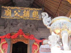 Satu-satunya di Bali, Kelenteng di Dalam Pura