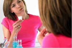 Mengapa Mouthwash Penting Untuk Menjaga Kesehatan Gigi dan Mulut?