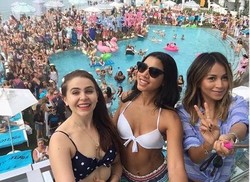 Pecahkan Rekor, Ribuan Wanita Pamer Foto Selfie Tanpa Diedit