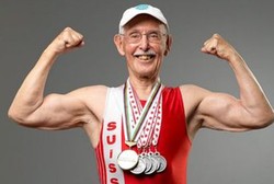 Di usia 95 Tahun Kakek Ini Catat Rekor Lari 200 Meter dalam Waktu 55 detik