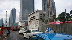 Lalu-lintas di Depan Wisma Kosgoro Kembali Dibuka Kondisinya Padat Merayap