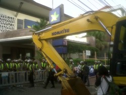 Diwarnai Kericuhan dan Bentrokan, Graha XL Yogya Akhirnya Sukses Dieksekusi