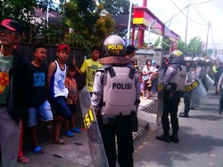 Polisi Bertameng Jaga Ketat Area Rekonstruksi Terseretnya Firman 30 Km