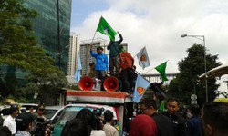 16 Ribu Koin untuk Abbott Diserahkan ke Kedubes Australia, Lalin Macet