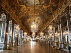 Di Istana Versailles Prancis Juga Dilarang Bawa Tongsis