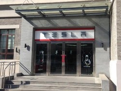 Penjualan Seret, Tesla Akan PHK 200 Pekerja di Tiongkok