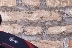 Nekat Ukir Nama di Colosseum, 2 Turis AS ini Ditangkap