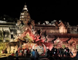 Keren! 44 Ekor Gajah Ikut Main Teater di Phuket Fantasea