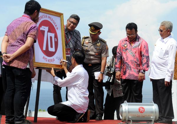 Jokowi Canangkan Gerakan Nasional Ayo Kerja