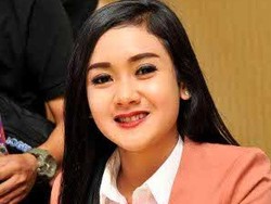 Resmi Jadi Janda Muda, Cita Citata Mendadak Kebule-bulean