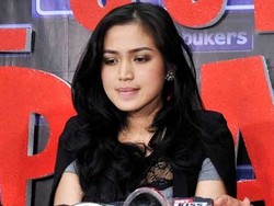 Di Mata Kartika Putri, Ludwig Romantis