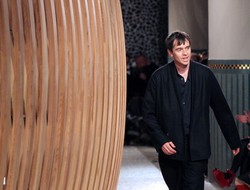 Mantan Desainer Hermes Akan Merilis Koleksi Eksklusif Bersama Uniqlo