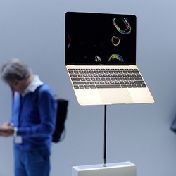 Adu Hebat Laptop Super Ringan, Siapa Menang?