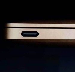 Colokan Sapu Jagat di MacBook Baru Apple