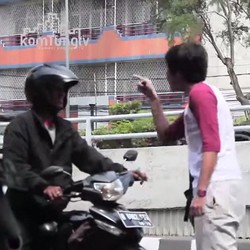 Wahai Bikers Penerobos Trotoar, Pilih Ditegur atau Digampar?