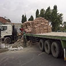 Puluhan Ton Semen Ambrol Hingga Tutup By Pass Mojokerto