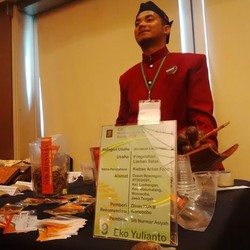 Bosan Jadi Pegawai Bank, Pria Ini Sulap Biji Salak Jadi Kopi